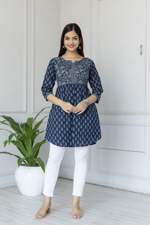 Women Blue Printed Tunic With Three Quaretr Sleeves - Rasiya Supply