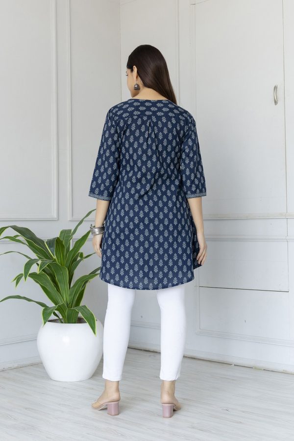 Women Blue Printed Tunic With Three Quaretr Sleeves - Rasiya Supply