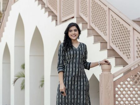 Women Black Ikat Printed Straight V-Neck Kurta - Rasiya Supply