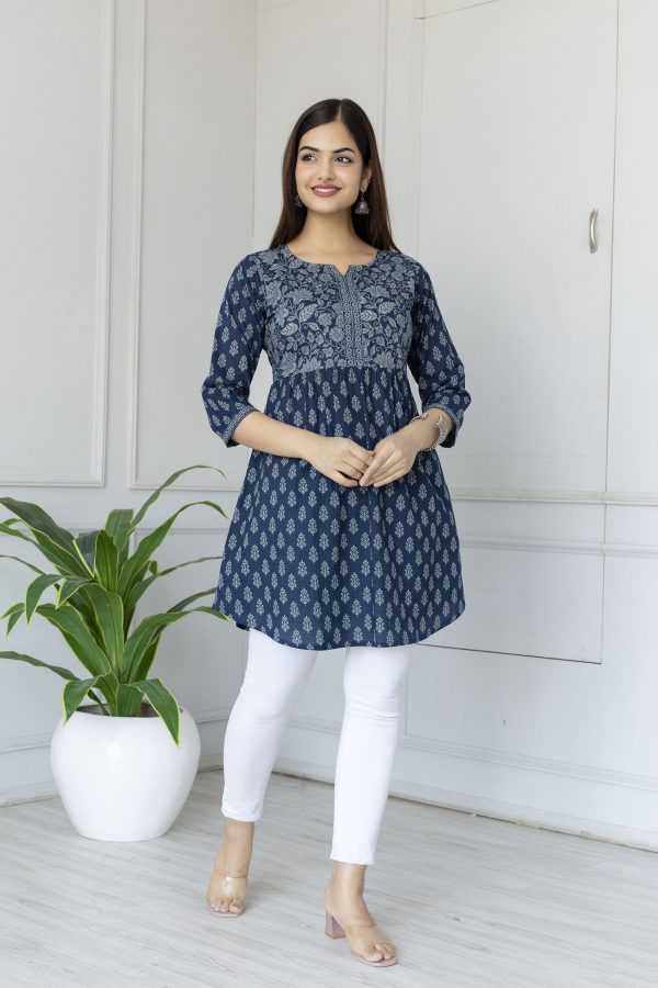 Women Blue Printed Tunic With Three Quaretr Sleeves - Rasiya Supply